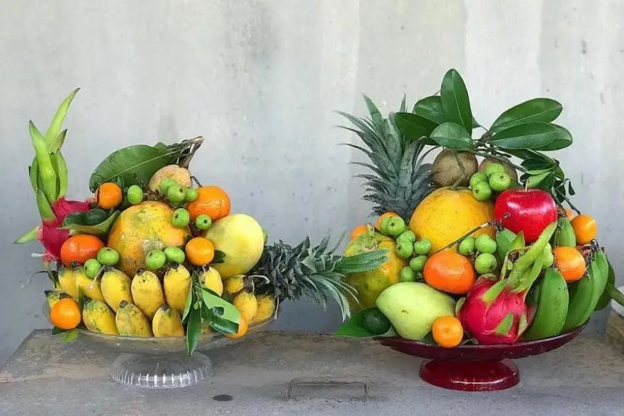 Mâm trái cây truyền thống với màu sắc bắt mắt cũng giúp không gian nhà cửa trở nên tươi mới.