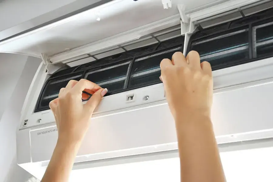 Thường xuyên vệ sinh điều hòa để hơi thở bé dễ dàng hơn