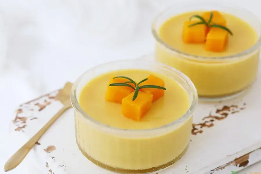 Lớp pudding núng nính dẻo mềm.