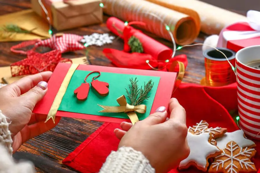 Những món đồ handmade chắc chắn sẽ làm bạn gái rung rinh hơn nữa.