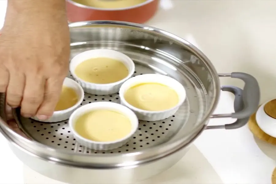 Hấp bánh flan bằng xửng hấp