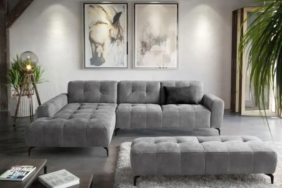 Bố trí sofa giữa phòng khách giúp phân chia các khu vực