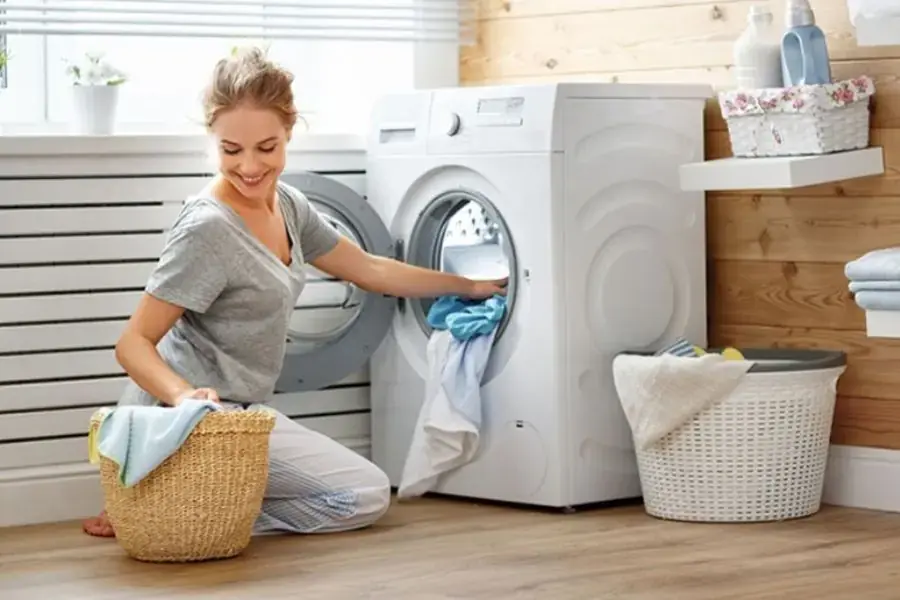 Số lượng đồ cho vào máy giặt không nên quá ít hoặc quá nhiều.