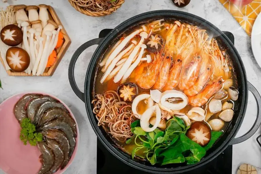 Nước lẩu chua cay đậm vị, thơm nồng là lựa chọn tốt trong món ngon đãi tiệc