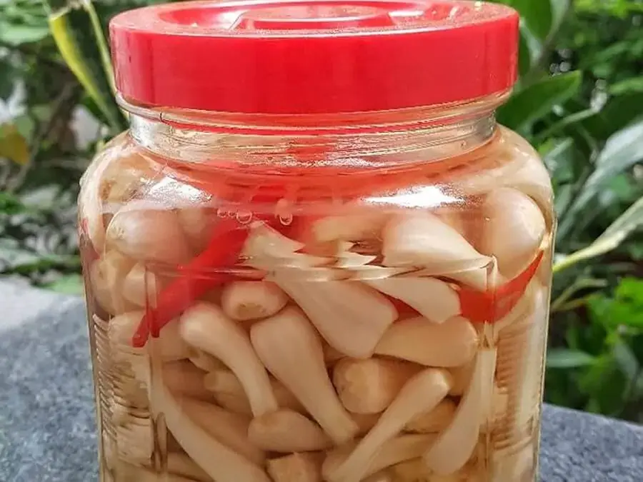 Cách làm củ kiệu ngày Tết đơn giản.