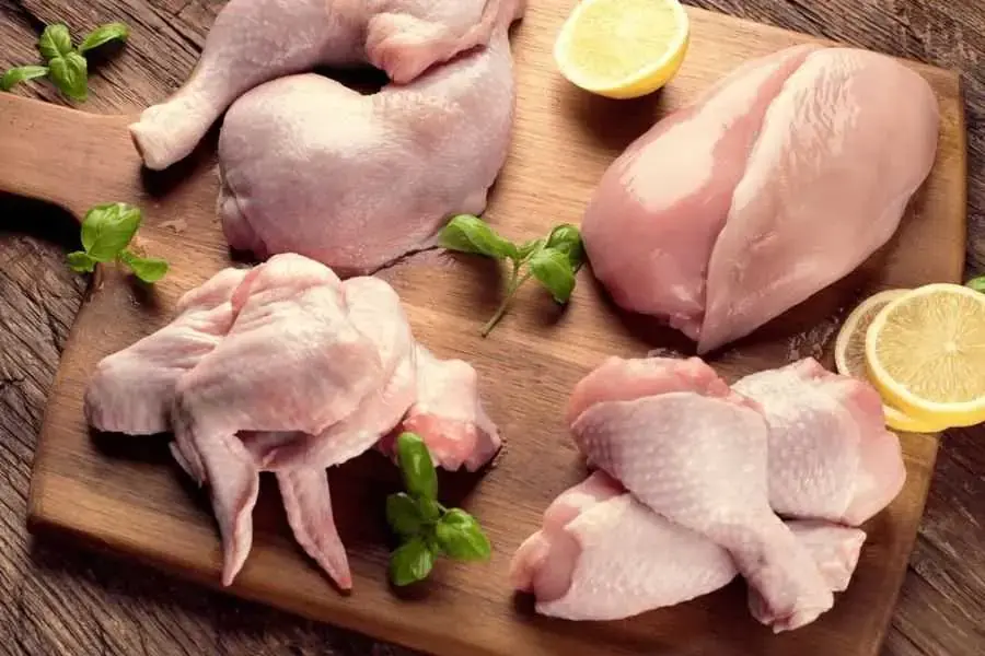 Cân nặng được kiểm soát ở mức hợp lý với lượng calo trung bình từ gà