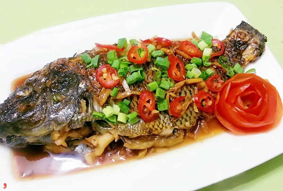 Cá rô phi sốt cà chua thơm ngon, hấp dẫn (Nguồn: jamja.vn)