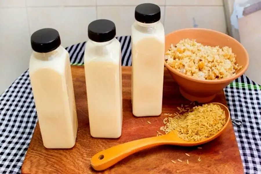 Sữa gạo thành phẩm có màu trắng đục, thơm nhẹ