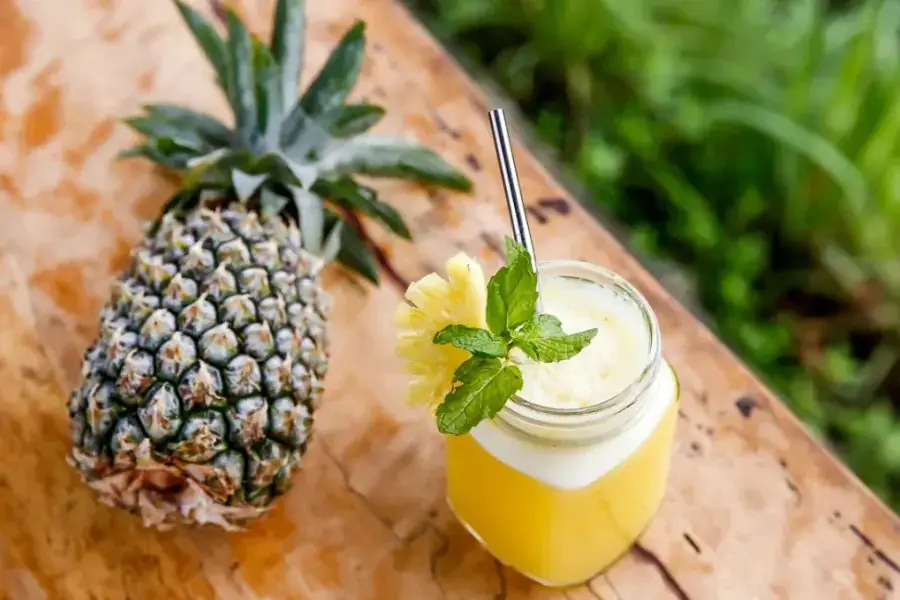 Nước ép trái cây từ dứa rất giàu lượng vitamin C và các chất chống oxy hóa