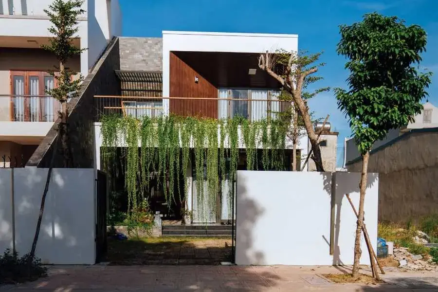 Chống nóng tường nhà giúp hạn chế ánh nắng trực tiếp từ mặt trời