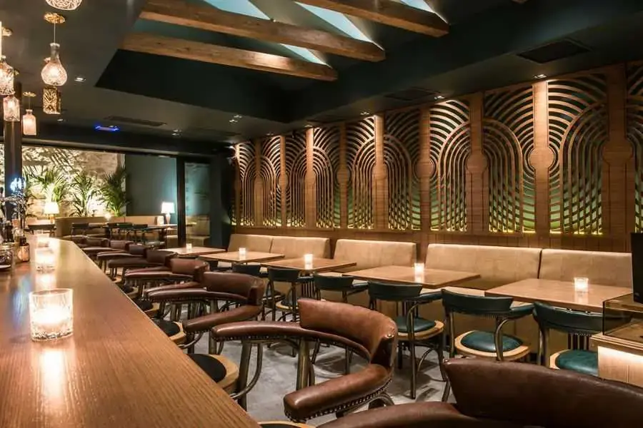 Trang trí đèn quán cafe theo phong cách cổ điển