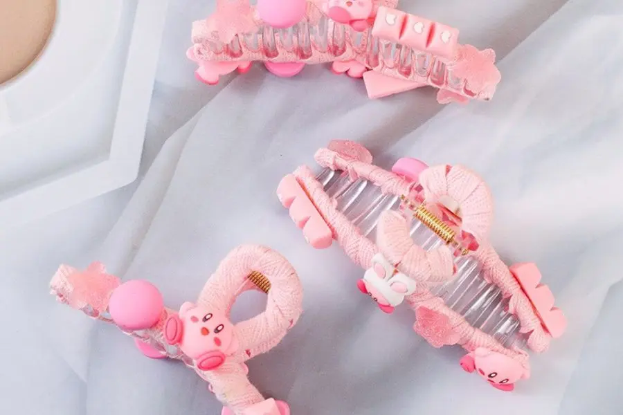 Tự tay làm chiếc cặp tóc cho người yêu của bạn.