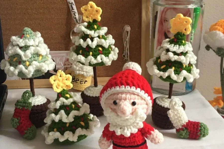 Những cây thông Noel bằng len luôn là món quà Giáng Sinh lý tưởng.