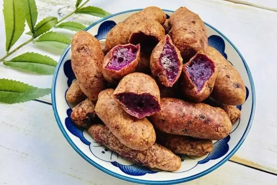 Bánh khoai mỡ chiên giòn bên ngoài, mềm bên trong