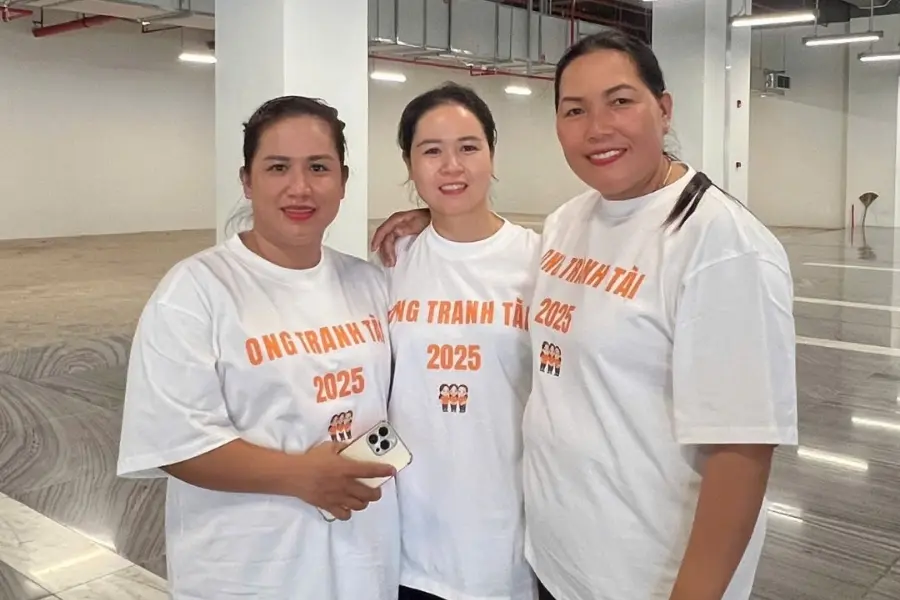 Các chị Ong Cam miền Trung trên đường vào Thành phố Hồ Chí Minh chuẩn bị cho Vòng 3 và Chung kết.