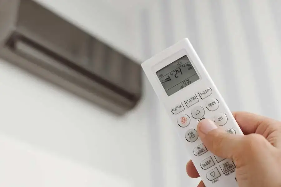 Nên điều chỉnh nhiệt độ máy lạnh phù hợp với môi trường