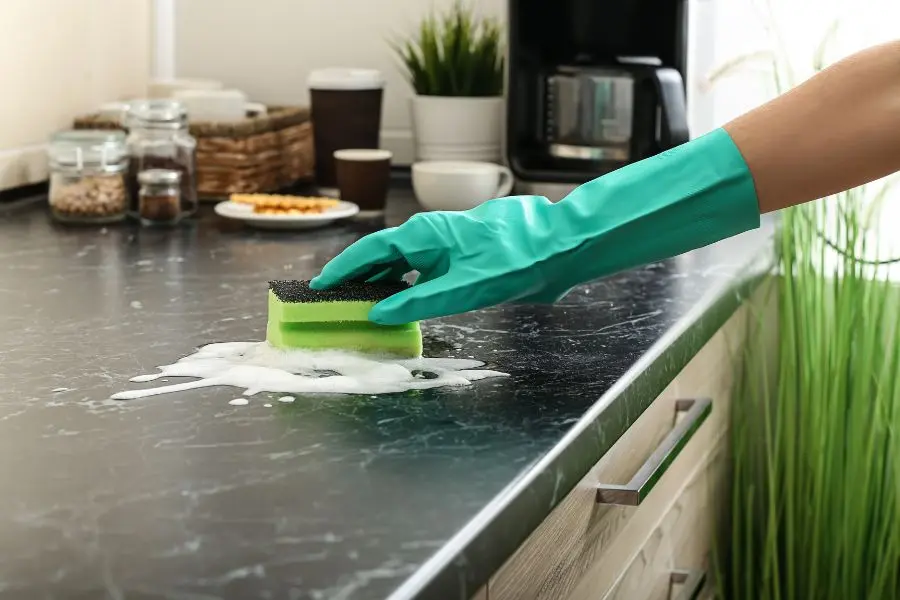 Nước rửa chén làm sạch dầu mỡ