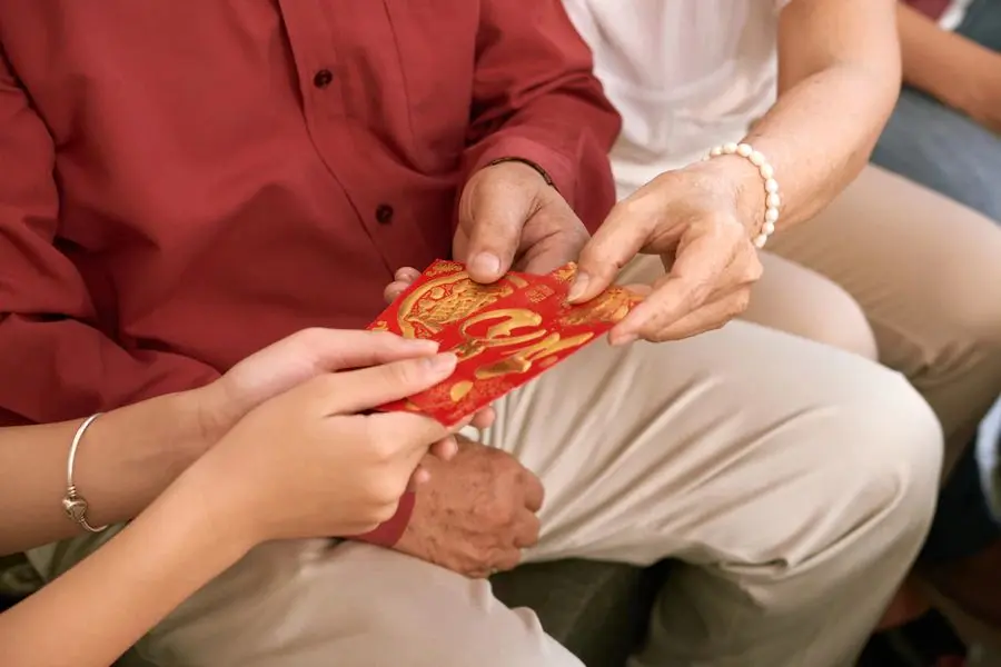 Gửi tặng lì xì thay cho lời chúc may mắn và bình an