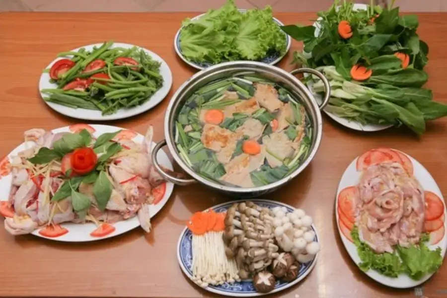 Lẩu gà thập cẩm cho cả nhà đổi vị trong những ngày cuối tuần
