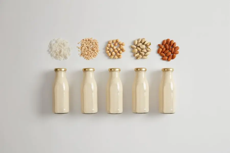 Hãy chia nhỏ lượng sữa cần dùng và thời gian uống hợp lý.