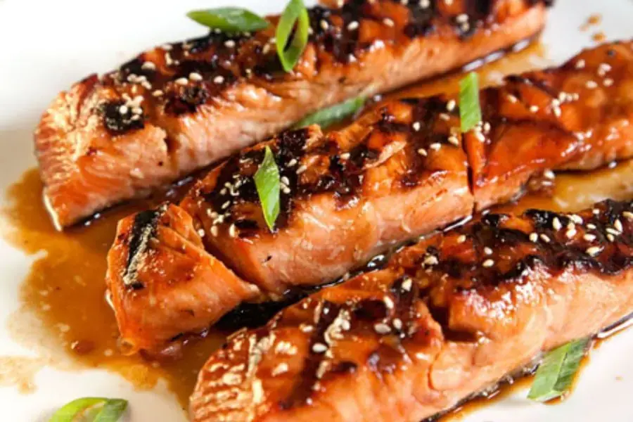 Chế biến lườn cá hồi thành món cá hồi nướng sa tế mật ong thơm ngon đẫm vị