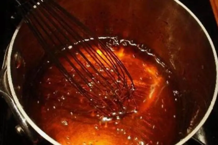 Nấu caramel đúng cách.