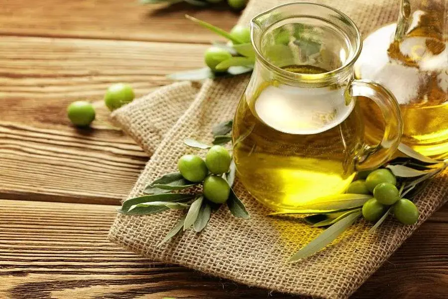 Dầu olive chứa nhiều chất béo lành mạnh, tốt cho việc cải thiện vóc dáng