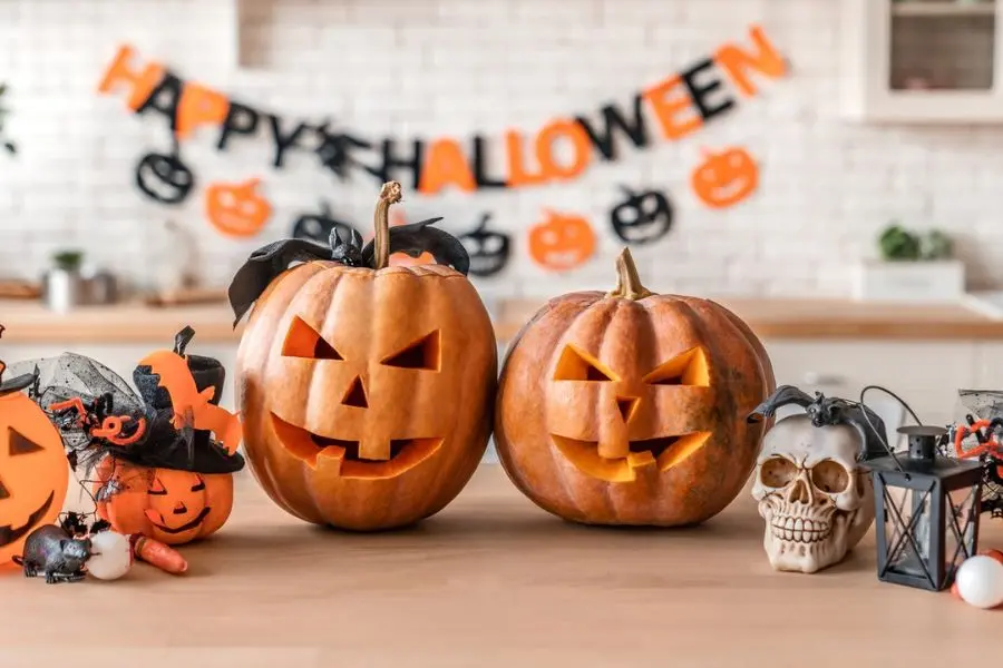 Bí ngô - vật dụng trang trí cho Halloween quen thuộc, phổ biến.