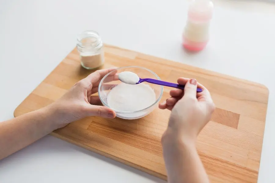 Các mẹ nên chọn mua bột ăn dặm có thành phần nhẹ nhàng, dễ tiêu hóa.