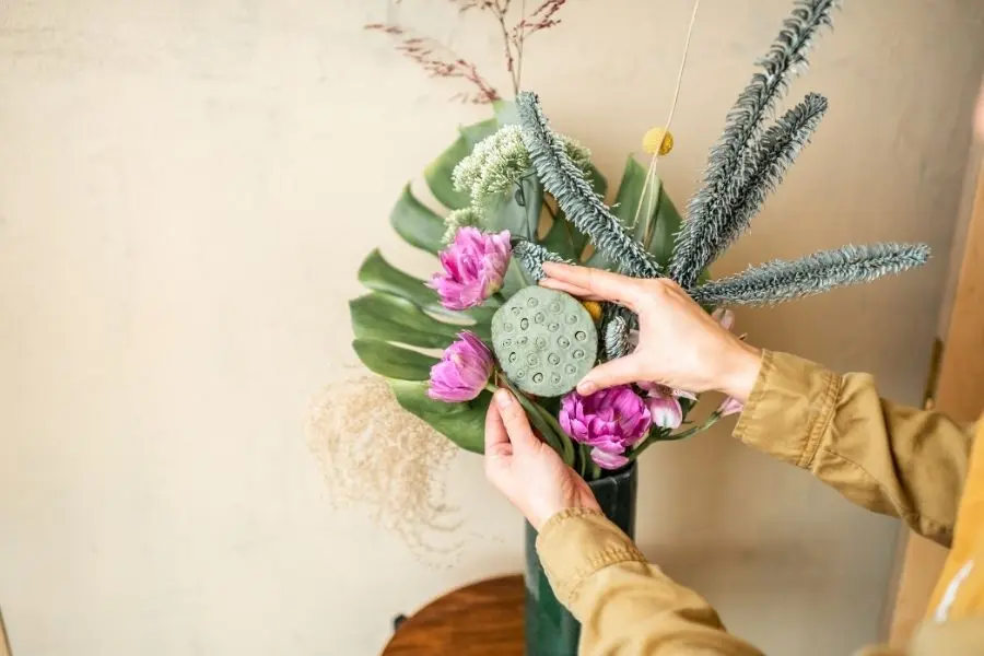 Hoa sen thường được xem là biểu tượng của sự thuần khiết.