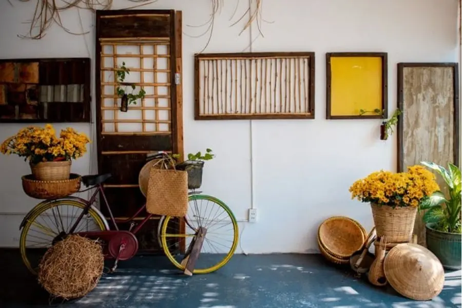 Cửa hàng trang trí Tết bắt trọn phong cách cổ xưa hoài niệm.