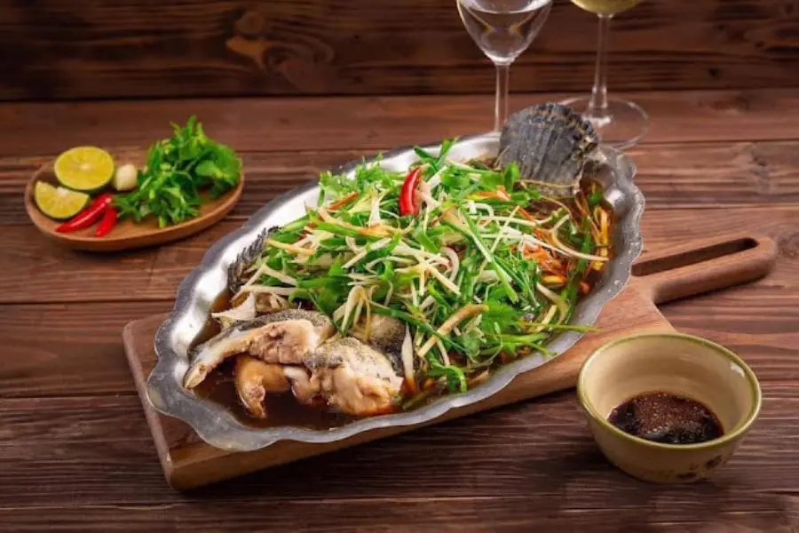 Món cá song hấp bắt mắt và vừa miệng.