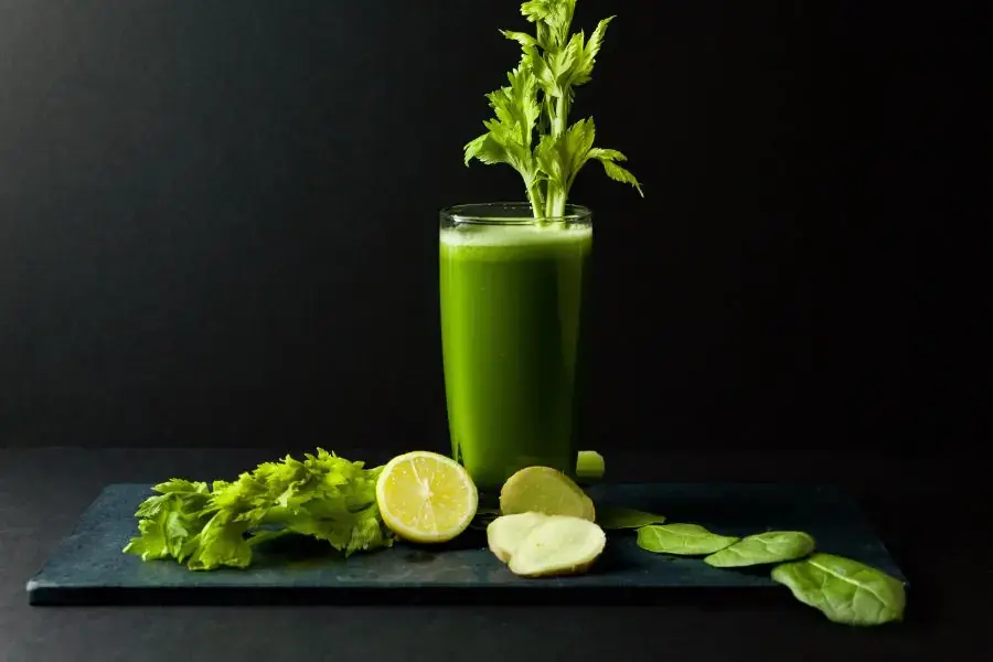 Kết hợp chanh cùng cần tây làm nước ép giảm cân hiệu quả
