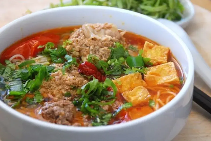 Bún riêu có chứa nhiều chất dinh dưỡng tốt cho cơ thể như protein, natri, chất xơ,...