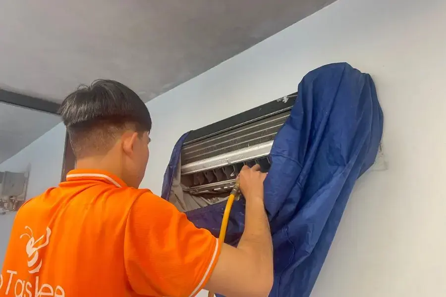 Quy trình vệ sinh máy lạnh từ bên ngoài cho tới bên trong của bTaskee.