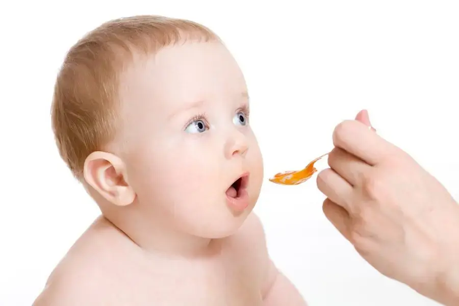 Mật ong giúp giảm đau cho họng của bé