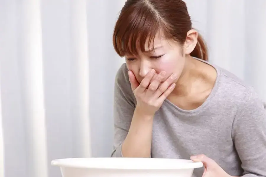 Mẹ bầu có dấu hiệu nghén nặng trong tháng thứ 2 