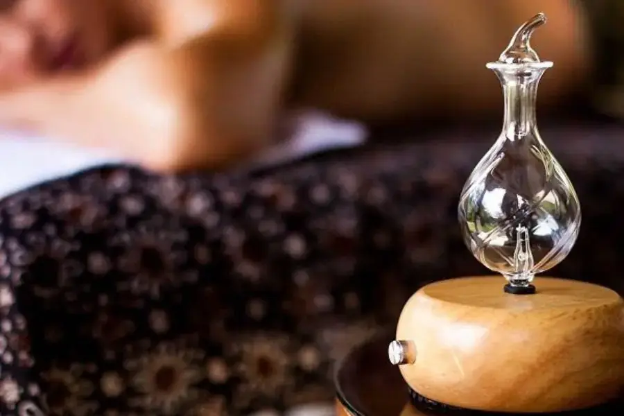 Đèn xông tình dầu dùng để xông hương tinh dầu tự nhiên