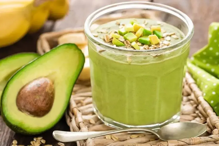Bé ăn thô với bơ dinh dưỡng