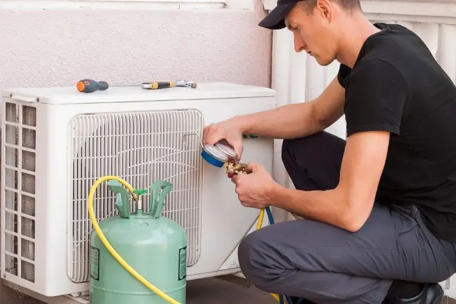 Bơm ga định kỳ để máy lạnh luôn hoạt động tốt