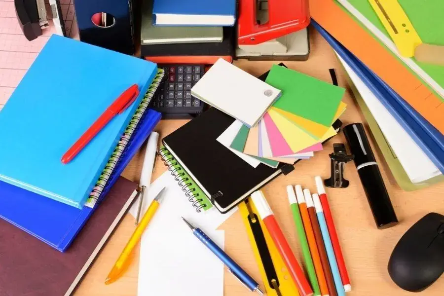 Các loại bút viết và giấy cần thiết cho văn phòng làm việc