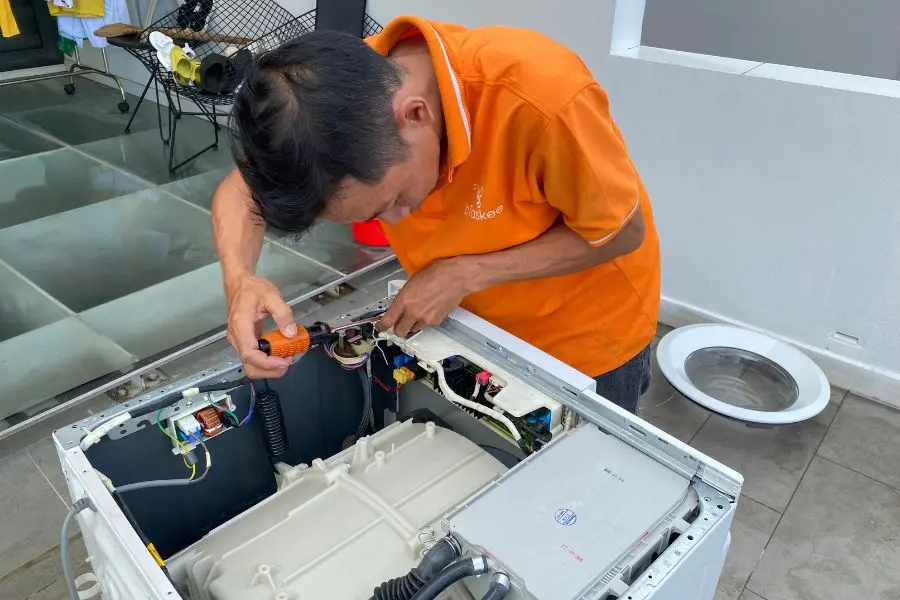 Bo mạch hỏng có thể dẫn đến máy giặt LG báo lỗi AE.
