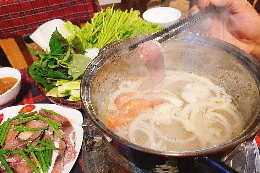 Cá nhúng giấm giòn tan trong miệng.