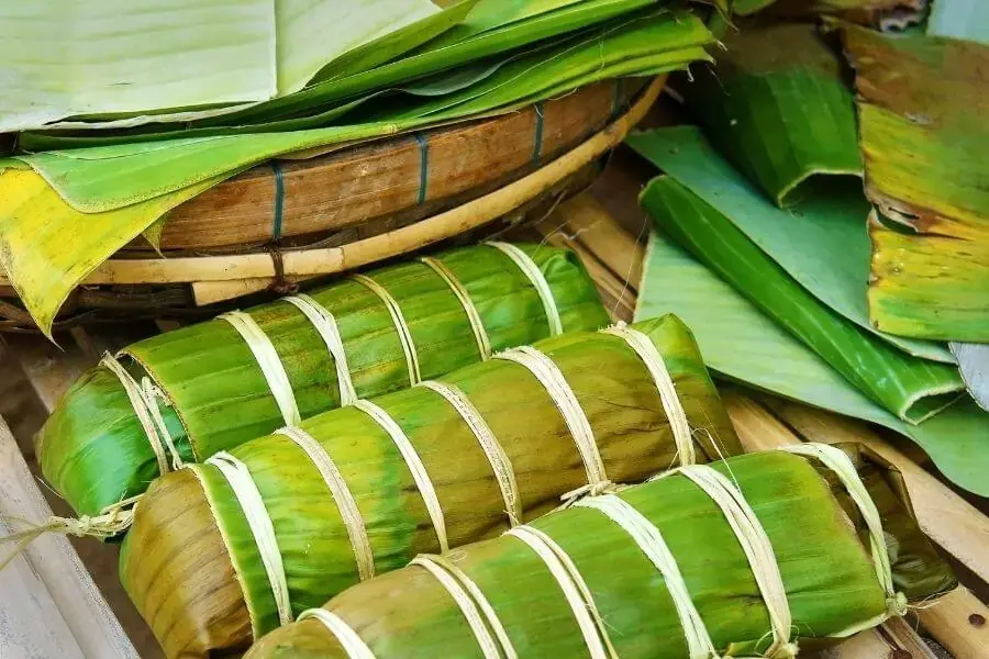 Bánh tét là món ăn đặc trưng vào dịp tết ở miền Nam. 