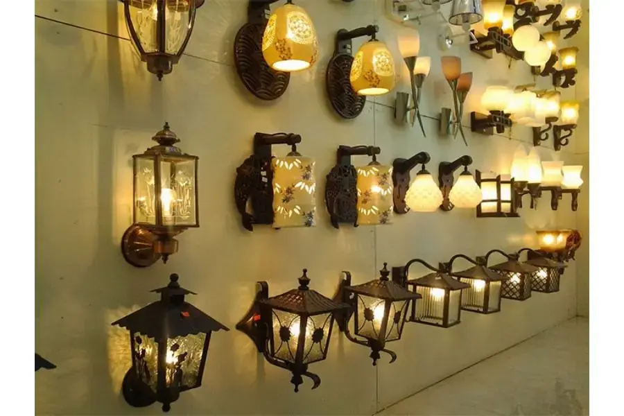 Cách trang trí phòng ngủ dễ thương bằng đèn ngủ bắt mắt