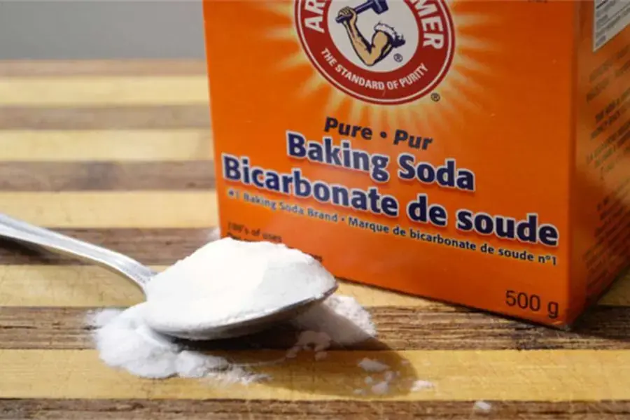 Dùng Baking soda để tẩy sạch vết mực trên ốp lưng
