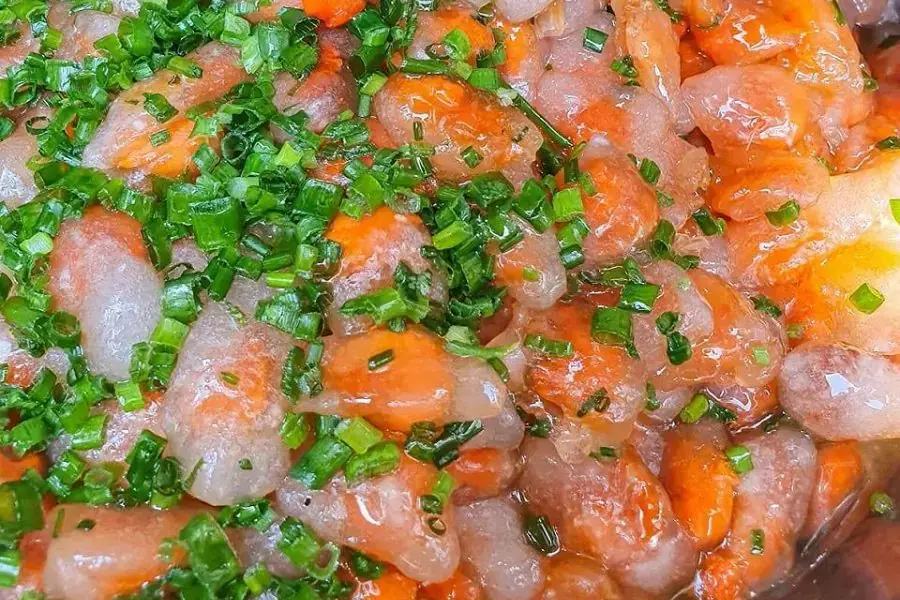 Trẻ nhỏ dưới 4 tuổi thường không nên ăn bánh bột lọc, để tránh nguy cơ nghẹn.