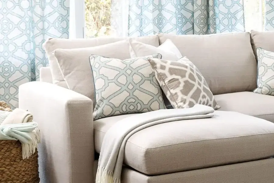 Ghế sofa vải nỉ với đa dạng mẫu mã, màu sắc rất được mọi người ưa chuộng (Hình ảnh: Ballarddesigns)