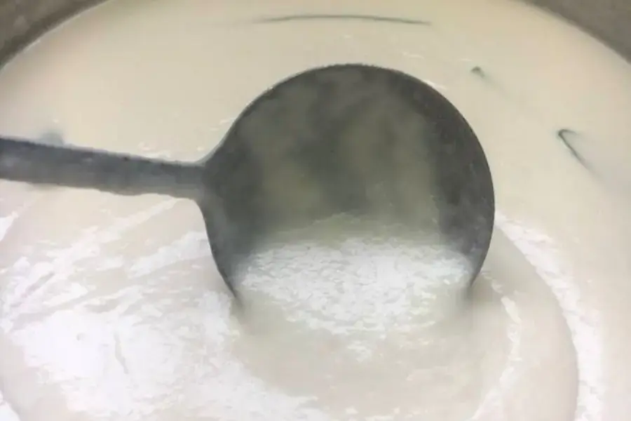 Nấu nước cốt dừa với lửa nhỏ