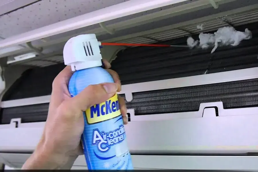 Dung dịch vệ sinh máy lạnh dạng Mousse - Mckenic Air Conditioner Cleaner (nguồn: Youtube)